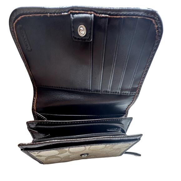 Coach Signature Wallet - Picture 7 of 9